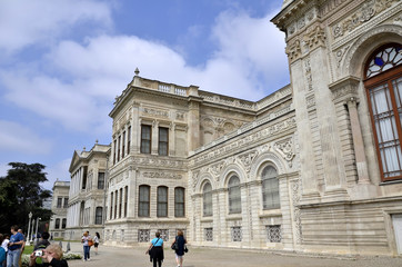 Obraz premium Tourists visiting Dolmabahce palace,