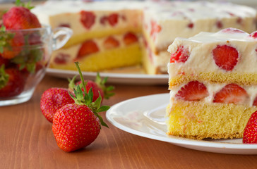 strawberry cream cake