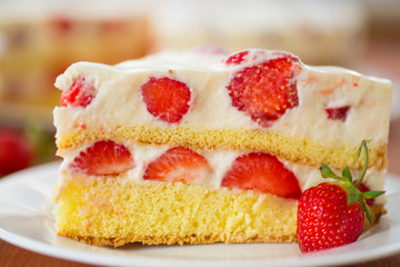 strawberry cream cake