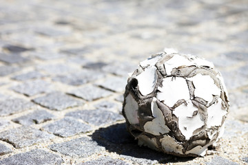kaputter Fußball