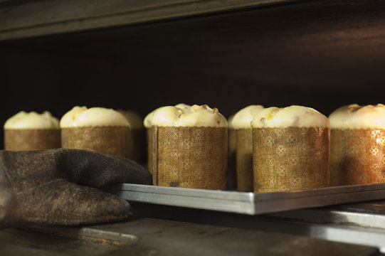 panettoni in forno