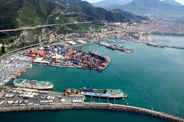 Vista aerea porto di Salerno