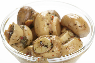 Eingelegte Champignons
