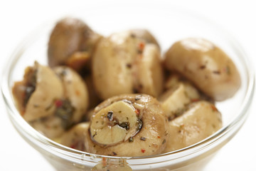 Eingelegte Champignons