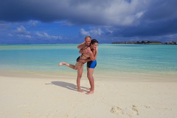 Fototapeta premium happy young couple have fun on summer
