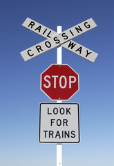 Fototapeta premium railway crossing stop sign