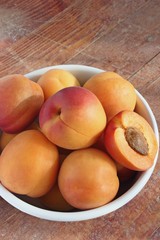 Apricots in the bowle