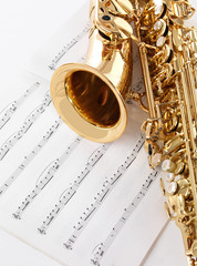 Naklejka premium Saxophon mit Noten 4