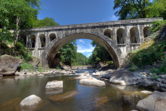 Ancien pont de pierre