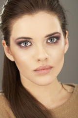 Fototapeta premium younng woman close up portrait