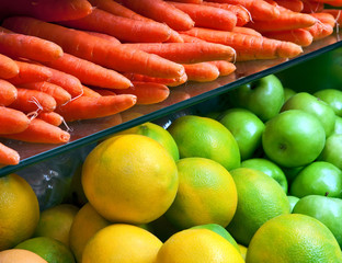 Vegetables and fruit on the counter in the store.