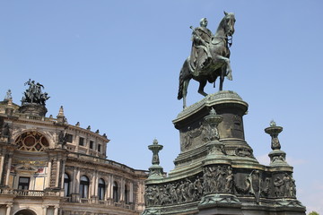 Fototapeta na wymiar Pomnik króla Johann koni w Dre¼nie