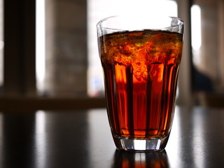 テーブルのアイスコーヒー