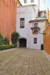 Fototapeta na wymiar Passage in Seville's old Jewish quarter