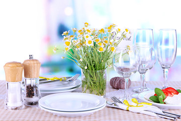 Table setting with chamomiles