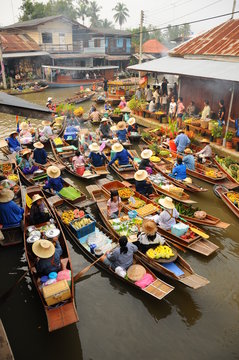 Amphawa Floating market, Amphawa, Thailand