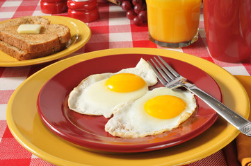 Fried eggs and toast