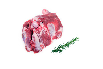 Obraz premium épaule d'agneau crue sur fond blanc