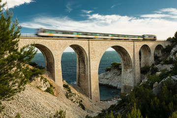 Fototapeta premium Le train de la Côte Bleue