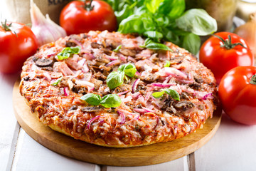 pizza with bacon and mushrooms