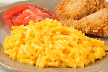 Macaroni and cheese with fried chicken