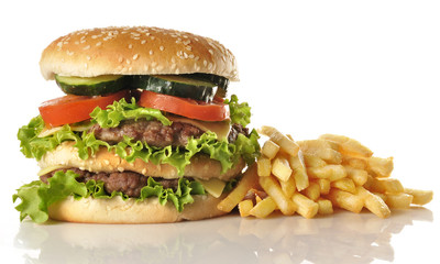 Hamburguesa y patatas.