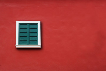 Fototapeta na wymiar window and red wall