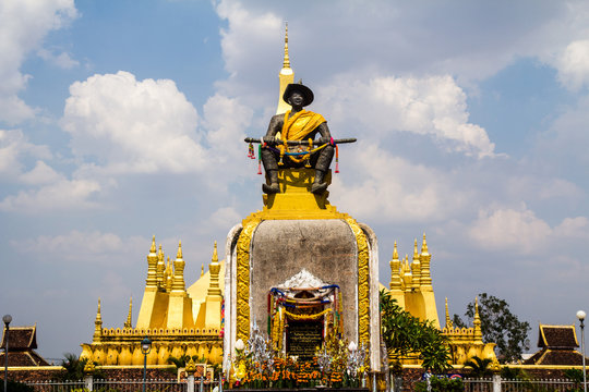 King Setthathirat statue and Golden pagada in Wat Pha-That Luang