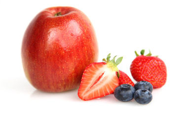 Beeren mit Apfel