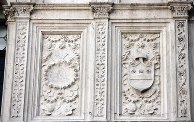 Detalle fachada principal del patio del Palacio Ducal (Venecia)