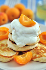 Pancakes mit Aprikosen