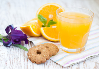 Obraz na płótnie Canvas Orange juice and cookies