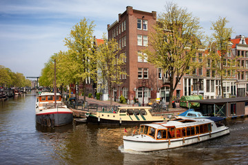 Fototapeta na wymiar Boats on Amsterdam Canal