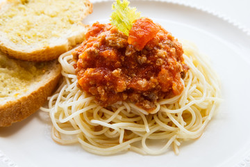 spaghetti with tomato sauce