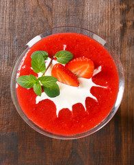 Strawberry puree with cream