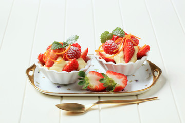 Creamy pudding and fresh fruit