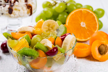 Fototapeta na wymiar Salad of fresh fruits