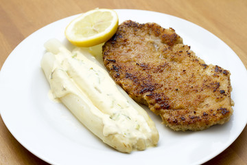 Escolope with white asparagus
