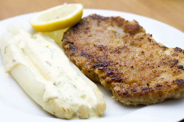 Escolope with white asparagus