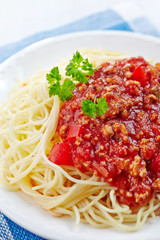 Spaghetti with minced meat and tomato sauce