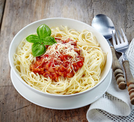 Spaghetti with minced meat and cheese