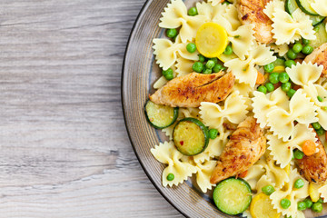 Pasta with zucchini and chicken