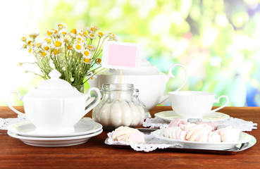 Table setting with chamomiles