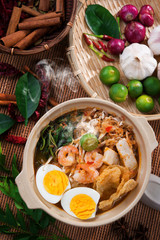 Prawn noodles, prawn mee.