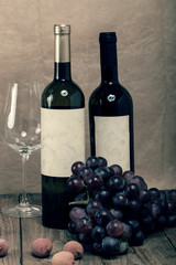 Obraz premium bottle of vine on wooden background
