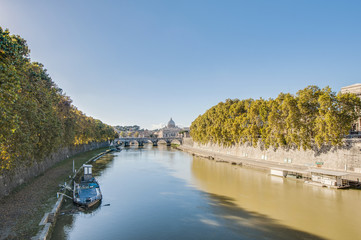 Fototapeta na wymiar The Tiber river, passing through Rome.