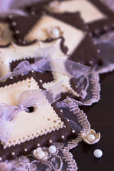 Chocolate cookies with bows