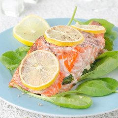 Baked salmon fillet with lemon and spinach