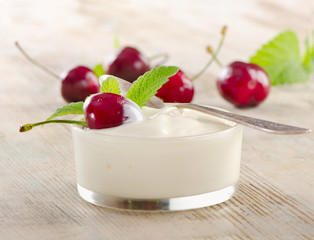 Fresh yogurt with berries