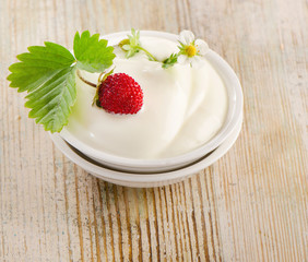 Fresh yogurt with berries
